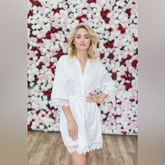 AW.Bridal white satin & lace “BRIDE” Robe size L - Picture 1 of 7